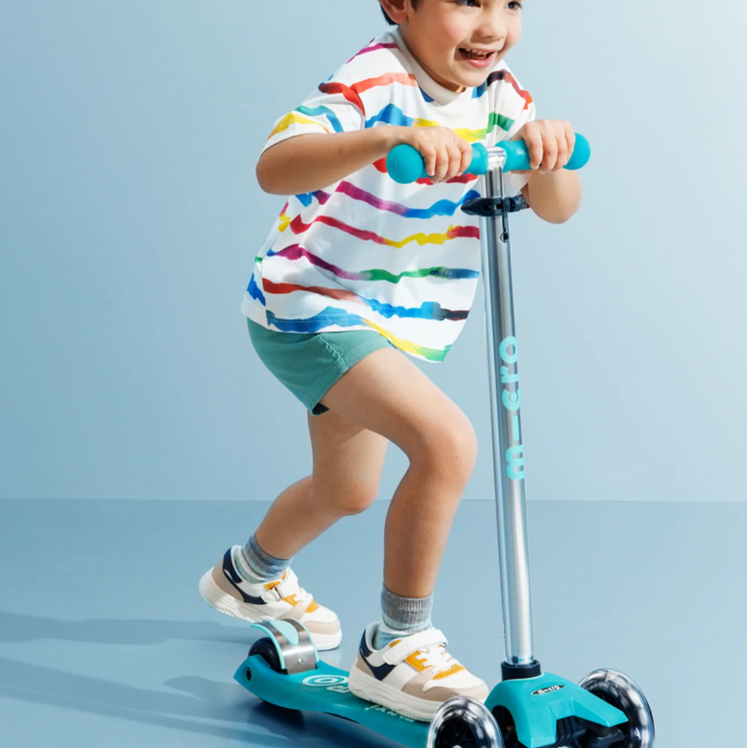 Maxi Micro Deluxe Glow LED - Jelly Green kids Age 5-12 Years