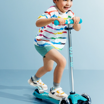 Maxi Micro Deluxe Glow LED - Jelly Green kids Age 5-12 Years