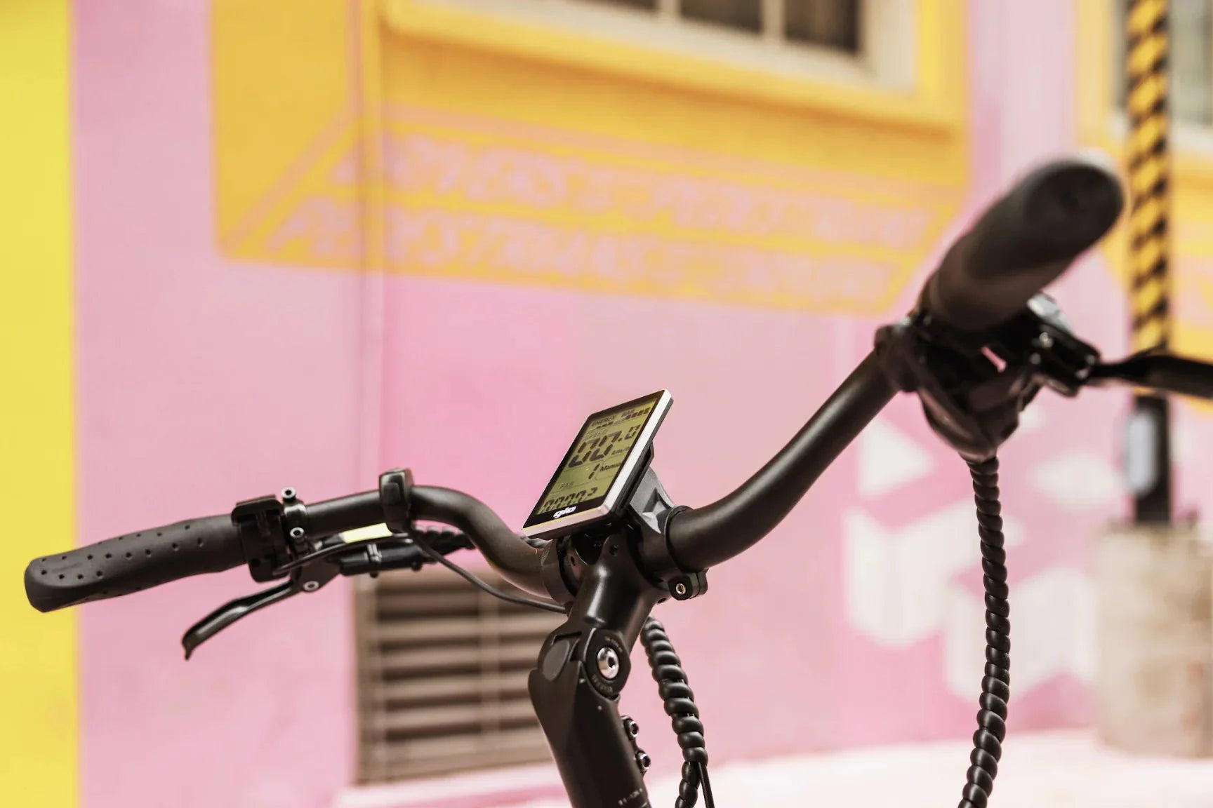 GIO STORM STEP-THRU ELECTRIC BIKE ROSE GOLD WITH INTEGRATED SAMSUNG BATTERY - 48V 13Ah 500W, top speed 20 mph, range 46 miles - 100% FINANCING AVAILABLE!